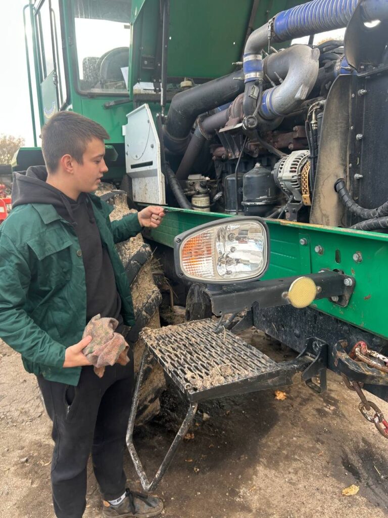 574976386_1573507960764606_6828237426913235166_n